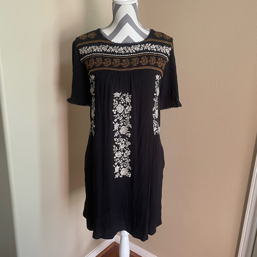 Knox Rose Black Dress with Tan and Gold Embroidered Floral Panels - Size: L